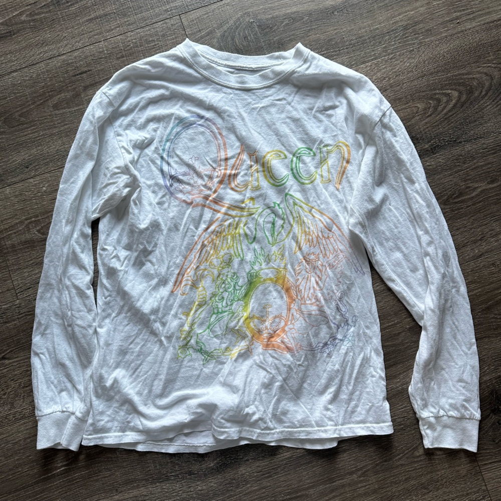 Women’s American Eagle Queen graphic long sleeve tee. Small